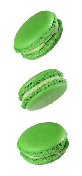 Dolce francese. Macaroni o macaron verdi dolci che cadono con sapore di menta — Foto Stock