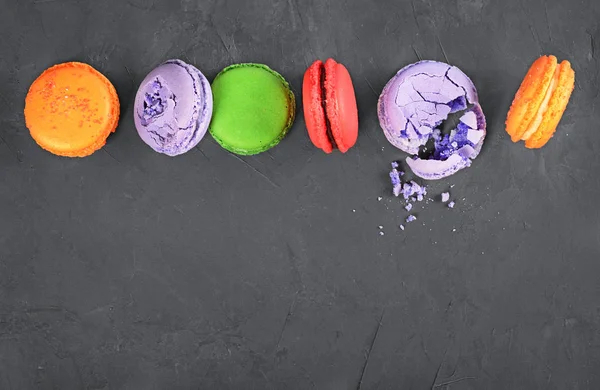 Dessert français. Macarons multicolores sucrés ou macarons avec espace de copie — Photo