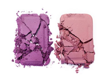 Mor ve pembe ezilmiş göz farı makyaj kozmetik ürünü örnek olarak