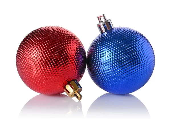 Közeli kép a gyönyörű piros és kék karácsonyi labdák — Stock Fotó