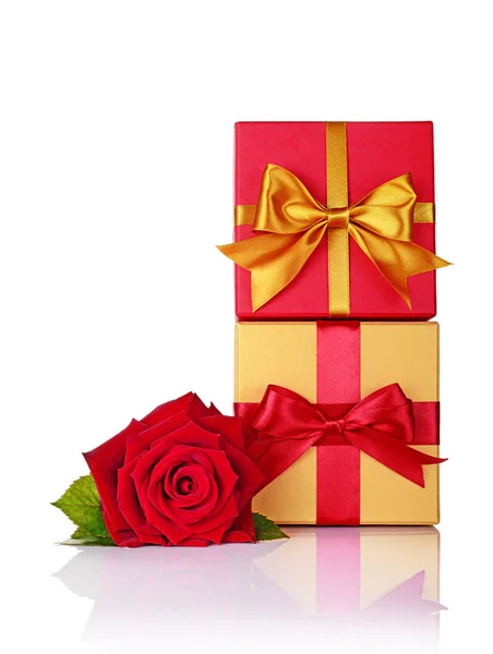 Golden and red classic gift boxes with satin bows and beautiful rose — Stock Photo, Image