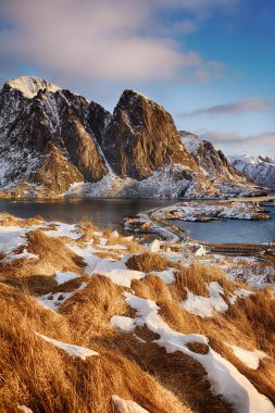 Güzel kış manzara pitoresk balıkçı köyü Lofoten Adaları, Norveç