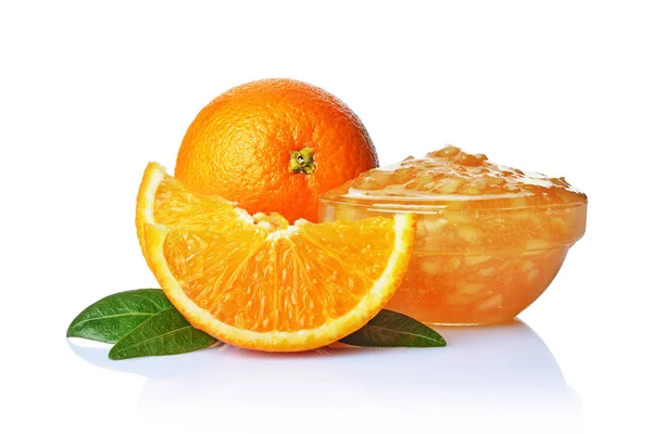 Frutta Fresca Matura All Arancia Con Marmellata Ciotola Vetro Isolata — Foto Stock