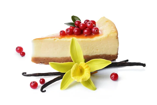 Fatia Close Delicioso Cheesecake Caseiro Com Cranberries Frescas Molho Caramelo — Fotografia de Stock