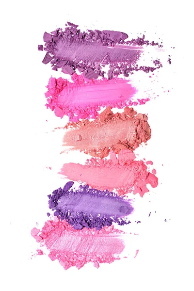 白色背景下被粉碎的紫色和粉红色眼影作为化妆品样品的涂抹 — 图库照片