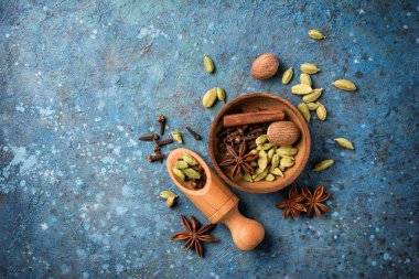 Sıcak şarap ve masala çayı için kış baharatları.