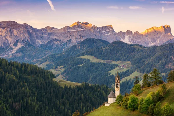 Beautiful landscape of church in Dolomites mountains — Stock Photo, Image