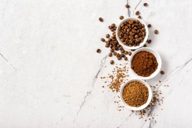 Sabah espresso için kavrulmuş fasulye ve kahve.