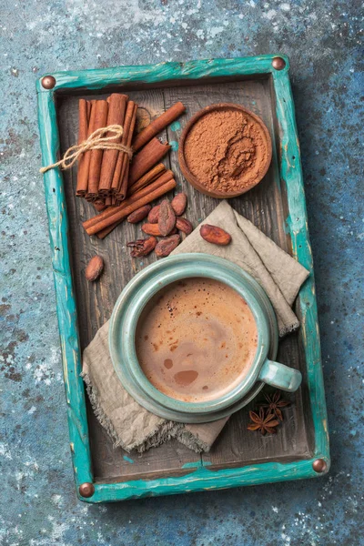 Tasty cocoa drink with spices in big cozy cup — Stock Photo, Image