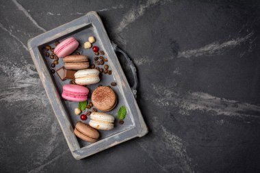 Farklı aromalı Fransız kurabiyeleri.