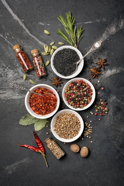 Top View Mix Bright Spices Herbs Small Bowls Bottles Ingredient — Stock Photo, Image