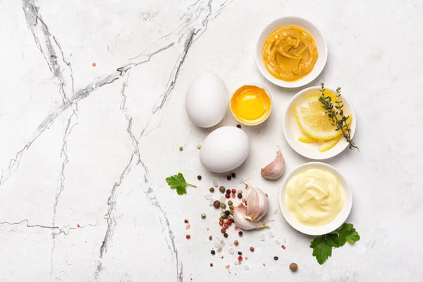 Vista Superior Dos Ingredientes Para Maionese Caseira Como Mostarda Ovos — Fotografia de Stock