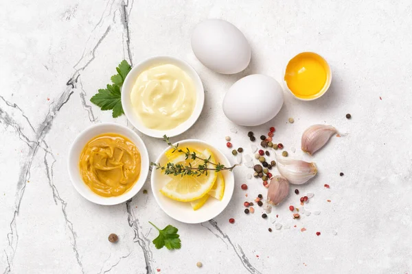 Vista Superior Dos Ingredientes Para Maionese Caseira Como Mostarda Ovos — Fotografia de Stock