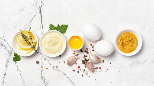 Vista Superior Dos Ingredientes Para Maionese Caseira Como Mostarda Ovos — Fotografia de Stock