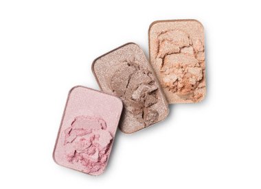 Beyaz arkaplanda izole edilmiş kozmetik ürün örneği olarak makyaj için dikdörtgen renginin üst görünümü ezilmiş göz farının görünümü