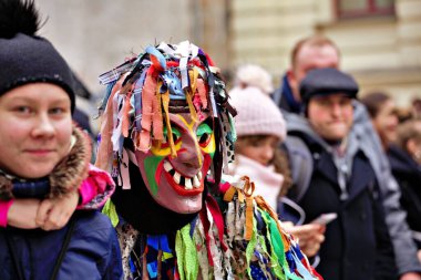 Lodz 'daki Lodz Polonya Karnavalı: Son karnaval haftası boyunca Piotrkowska Caddesi' nde büyük bir geçit töreni