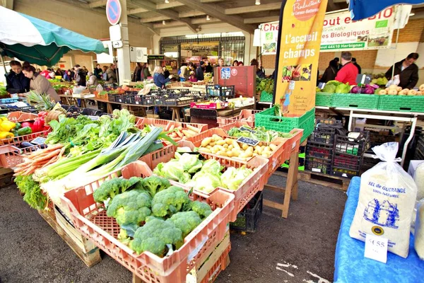 2020年3月21日 星期六 法国南特Talnsec市场的食品和蔬菜 — 图库照片