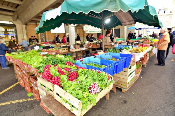 2020年3月21日 星期六 法国南特Talnsec市场的食品和蔬菜 — 图库照片
