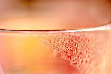 Bir bardak greyfurt suyu ıslat.