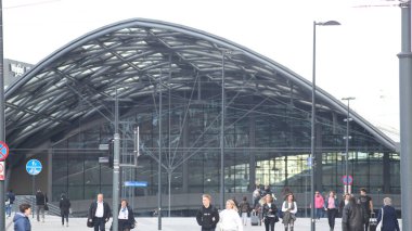 20 Eylül 2019, Lodz Polonya. Demiryolu İstasyonu, LODZ FABRYCZNA, POLAND, Güzel, Modern, tren istasyonu,