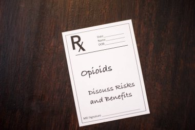 Opioid reçete - riskleri ve yararları tartışmak 