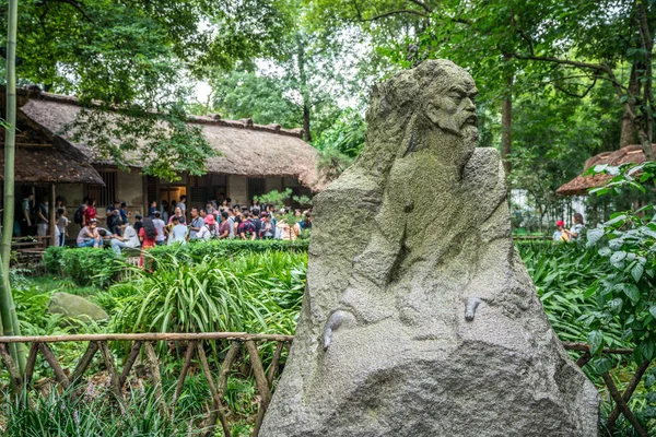 Çin Şairi Dufu ve Du Fu Kır Evi Heykeli