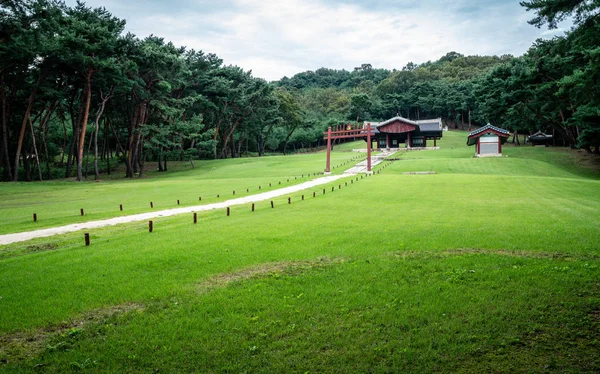 Tumbas Ingneung en Seo-oreung Entierro real del Joseon Dyn —  Fotos de Stock