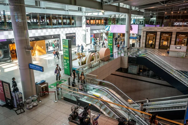 Interiér terminálu mezinárodního letiště Incheon se službou f — Stock fotografie