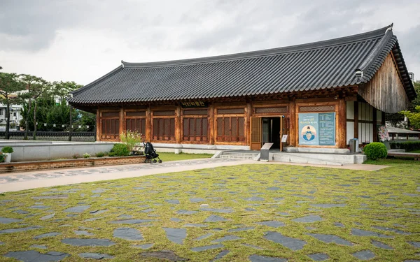 Eojin Royal retrato Museo edificio vista exterior en el Gyeong —  Fotos de Stock