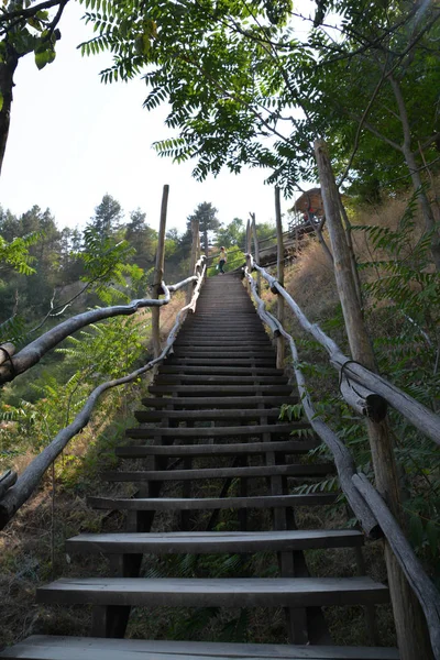 Деревянная Лестница Ведущая Горе — стоковое фото