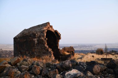 Eski kilisenin kalıntıları Grigor Lusavorich