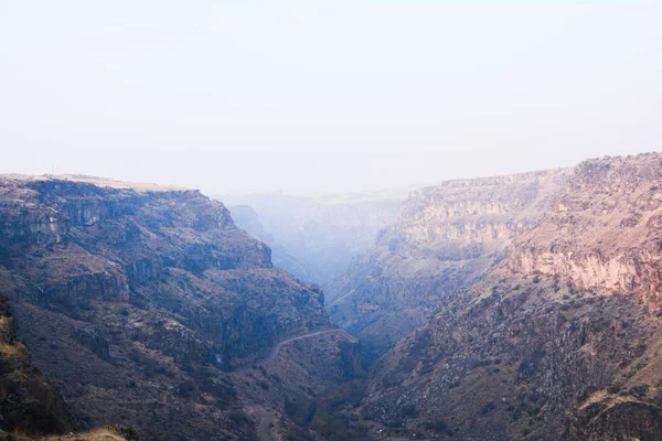 Través Las Montañas Del Cañón Puede Ver Iglesia Saghmosavank — Foto de Stock