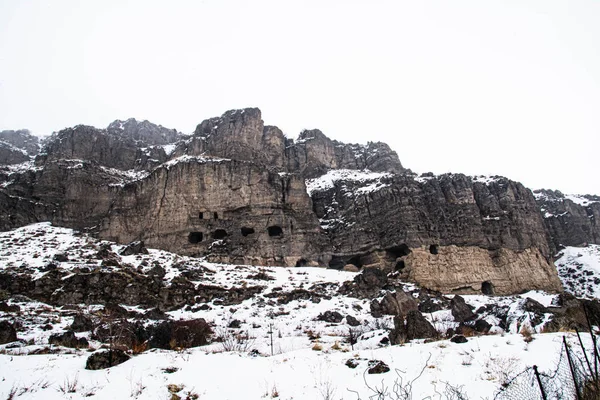 Красивий Зимовий Пейзаж Печерами — стокове фото