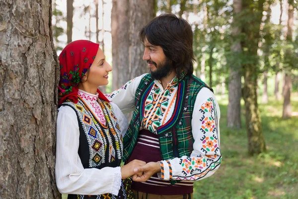 Loving couple in Bulgarian costume — Φωτογραφία Αρχείου