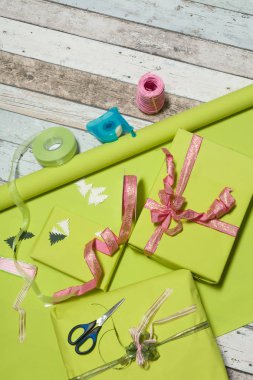 Makas bant ve ambalaj kağıdı