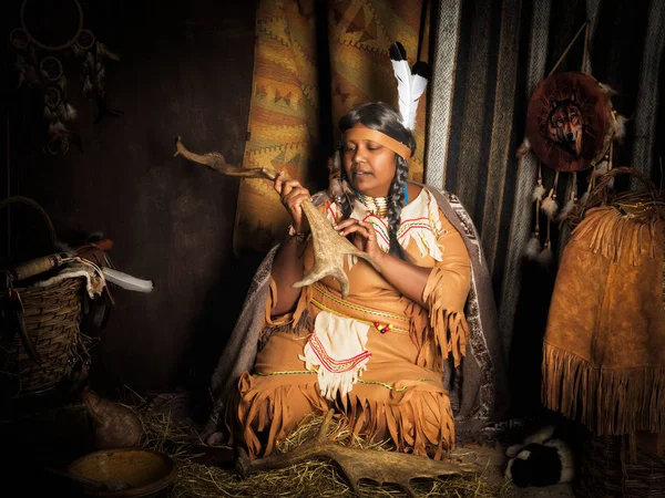 Storyteller in wigwam — Stock Photo, Image