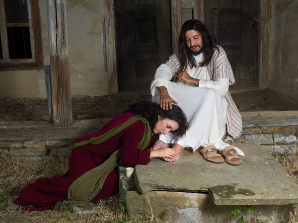 María de Betania ungiendo los pies de Jesús — Foto de Stock