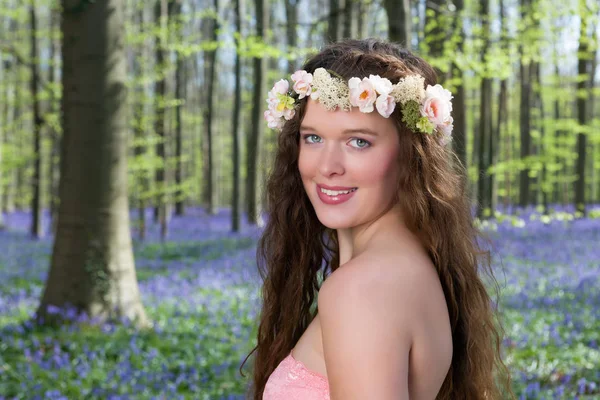 Hada de las flores silvestres en el bosque de primavera —  Fotos de Stock