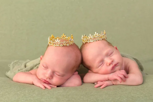 Identieke tweeling prinsessen — Stockfoto