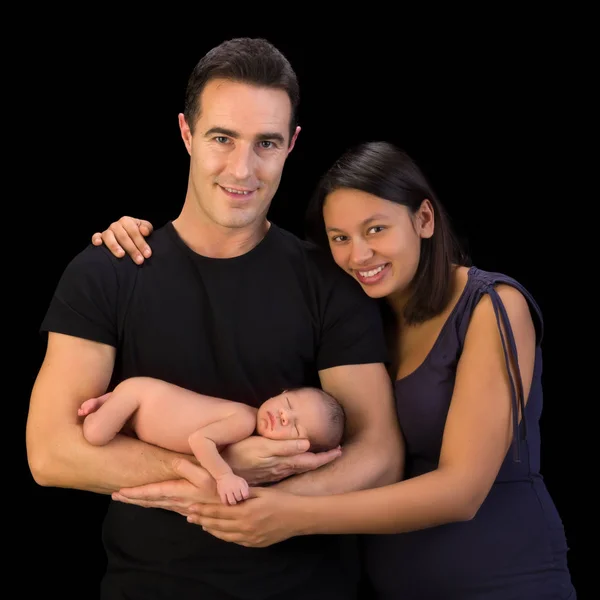 Ευτυχείς γονείς με νεογέννητο μωρό — Stockfoto