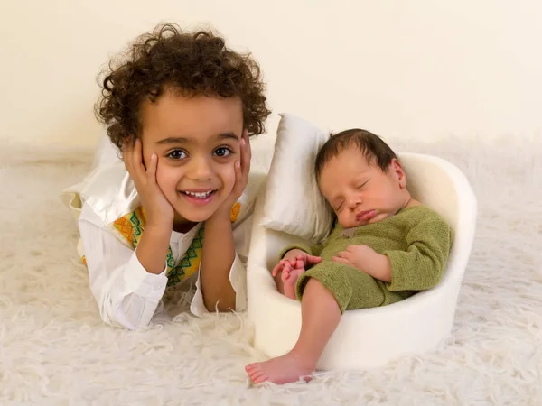 Happy sibling with newborn baby — Stock Photo, Image