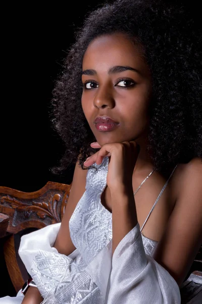 Woman in Ethiopian dress — Stockfoto