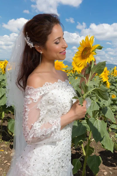 Smiling bride with sunflower — Stock Photo, Image