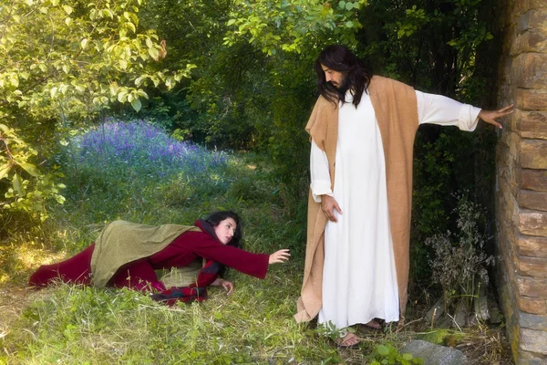 Tocando la túnica de Jesús — Foto de Stock