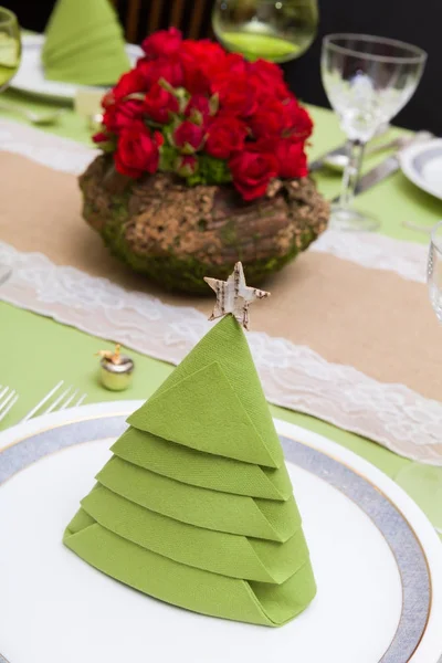 Tovagliolo piegato come albero di Natale — Foto Stock