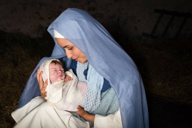 Annesi Mary ile Noel doğum sahnesi