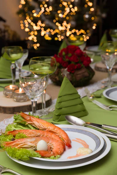 Xmas diner en garnalen voorgerecht — Stockfoto