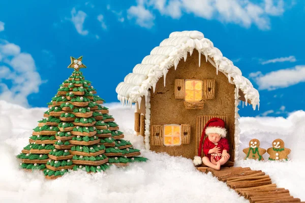Xmas baby and gingerbread house — 스톡 사진