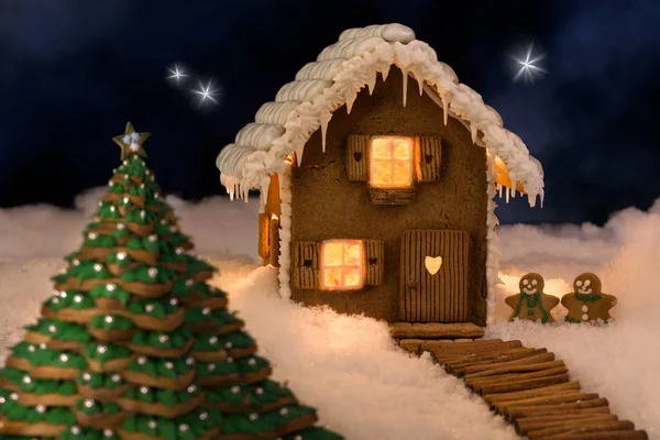 Christmas gingerbread house in snow scene — Stock Photo, Image