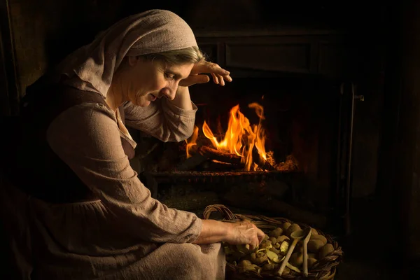 Olgun kadın eski usul. — Stok fotoğraf